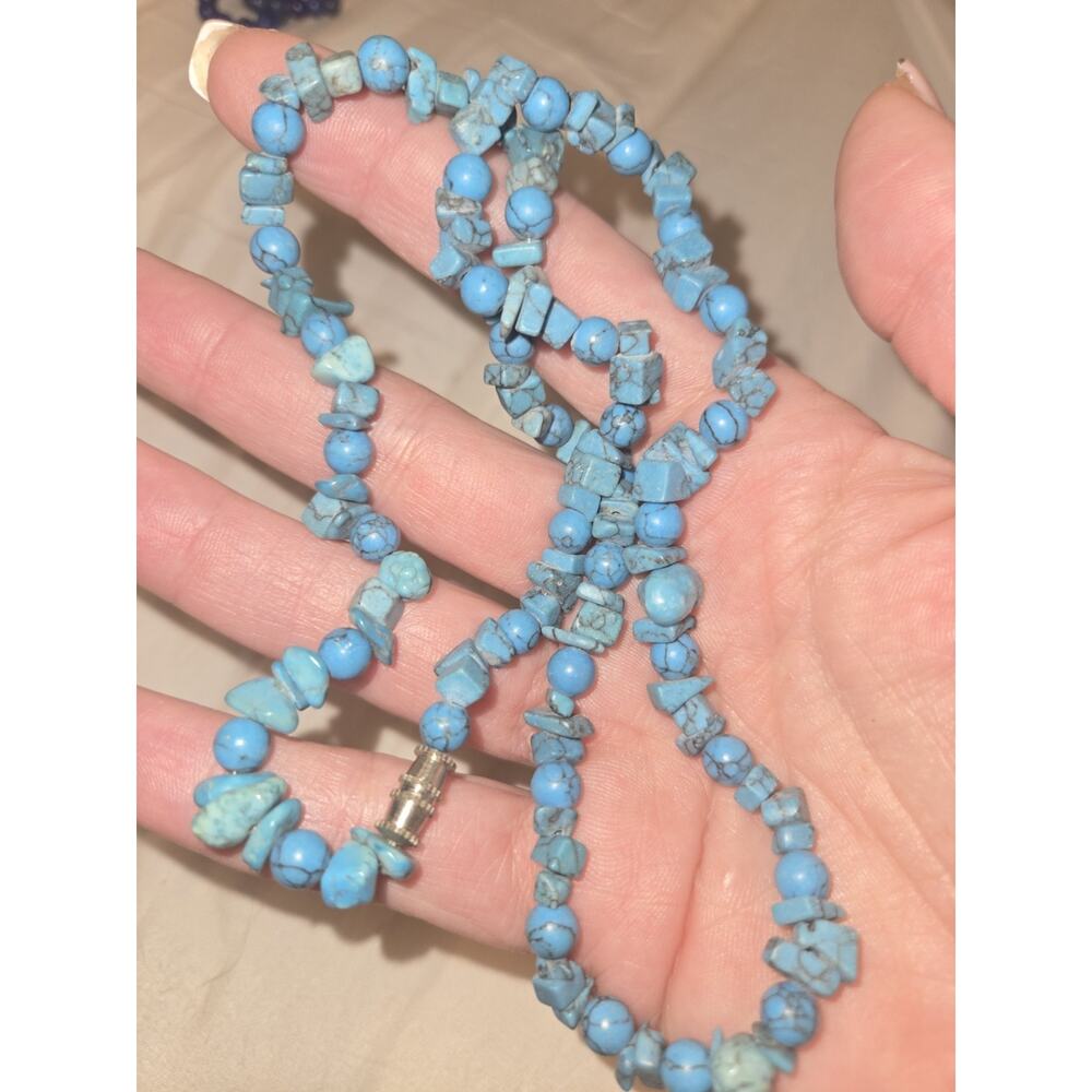 vintage, blue turquoise chip bead necklace with barrel clasp